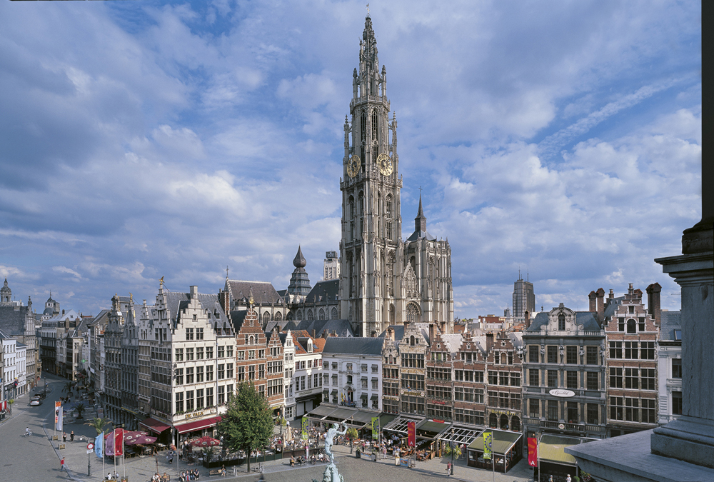 ANVERS, la Grand-Place et la cathédrale