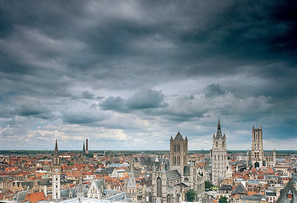 GENT, postgebouw, Sint-Jacobskerk, Sint-Niklaaskerk, Sint-Baafskathedraal en belfort