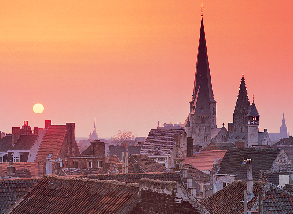 GENT, Sint-Jacobskerk, torentje van de lakenweversgilde, vanaf het Gravensteen