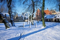 BRUGES, la place à l&#039;entrée du béguinage