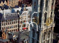 ANTWERPEN, stadhuis en toren van de kathedraal