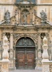 Luxemburg stad, het barokke portaal van de kathedraal