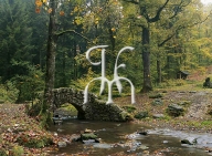 stone bridge spanning the Ruisseau des Roches