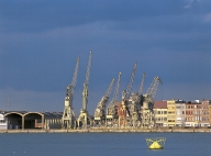 ANVERS, les grues et entrepots de l&#039;ancien port