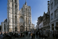 ANVERS, la place Handschoenmarkt et la cathédrale