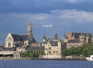 ANVERS, Saint-Paul et le Steen depuis la rive gauche de l&#039;Escau...